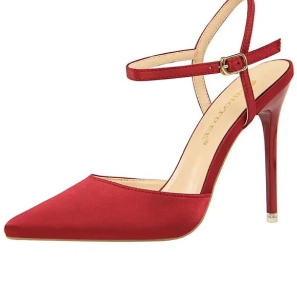 Never worn size 37 beautiful satin shoes in a red wine color - Picture 2 of 4